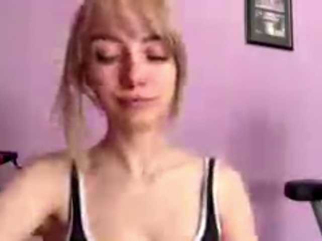 LuciaGlow's BongaCams show and profile