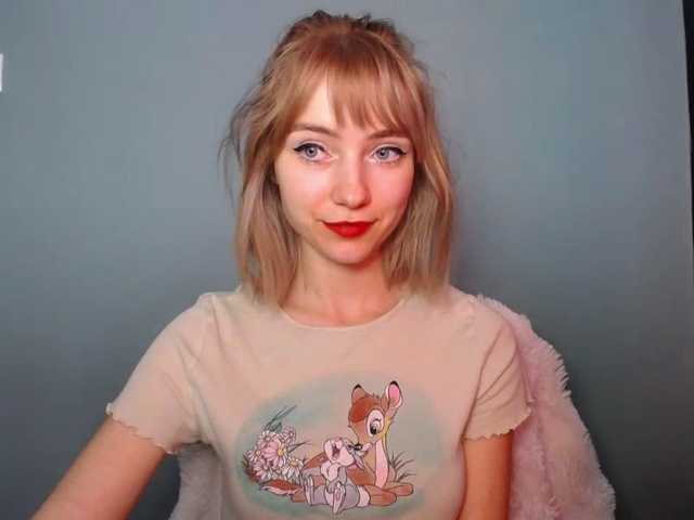 LuciaGlow's BongaCams show and profile