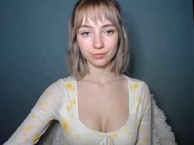 LuciaGlow Live Webcam on BongaCams