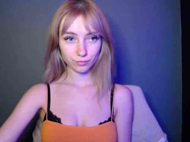 LuciaGlow webcam
