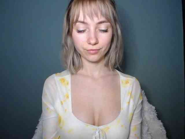 LuciaGlow Live Webcam on BongaCams