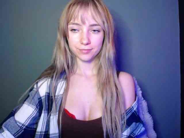 LuciaGlow webcam