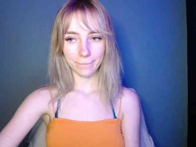 LuciaGlow webcam