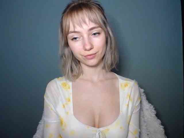 LuciaGlow Live Webcam on BongaCams