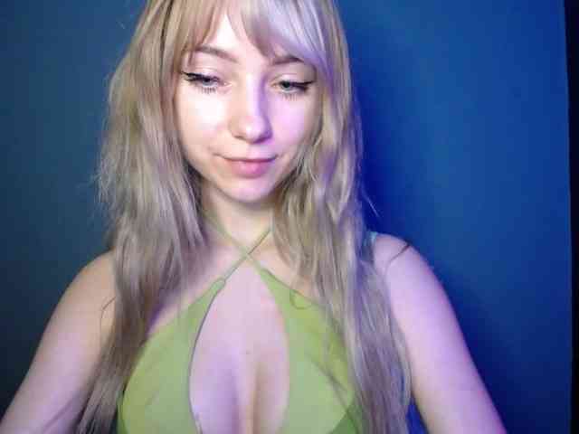 LuciaGlow webcam