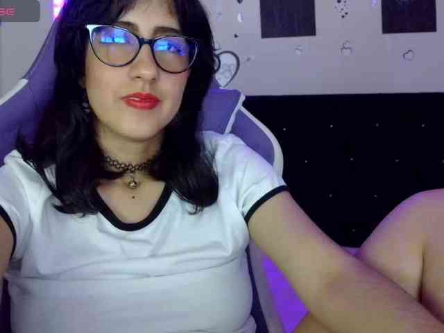 AvlieQueen webcam
