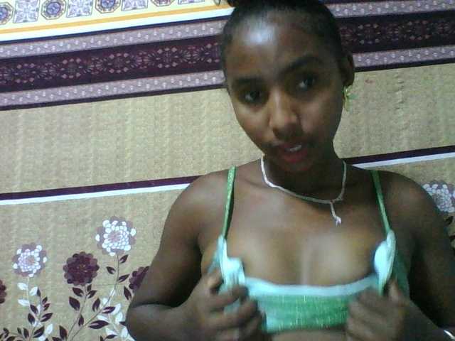 Orzia12 vous attend pour discuter, flirter et plus sur bongacams