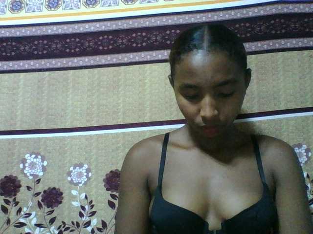 Orzia12 est une amatrice française en vidéo live sur BongaCams. Découvrez ses tags uniques : Ebony,Brunette,Shaved,