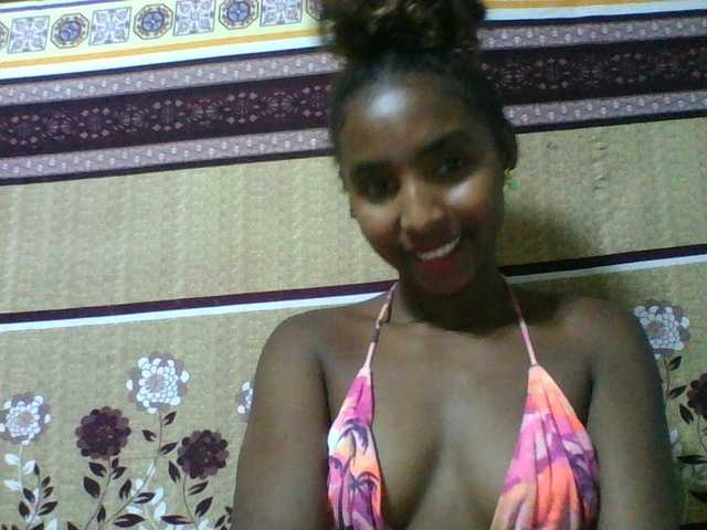 le modèle Orzia12 est en webcam porno dans un show sur le site bongacams, il possède les tags suivants: Ebony,Brunette,Shaved