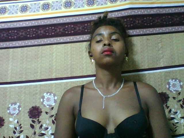 le modèle Orzia12 est en webcam porno dans un show sur le site bongacams, il possède les tags suivants: Ebony,Brunette,Shaved