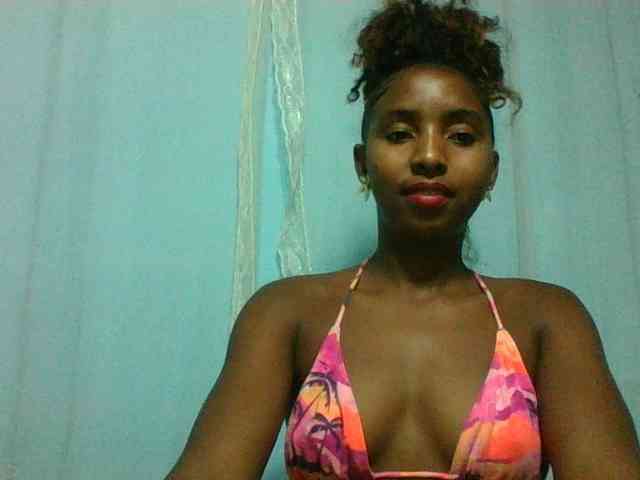 Orzia12 Live Webcam on BongaCams