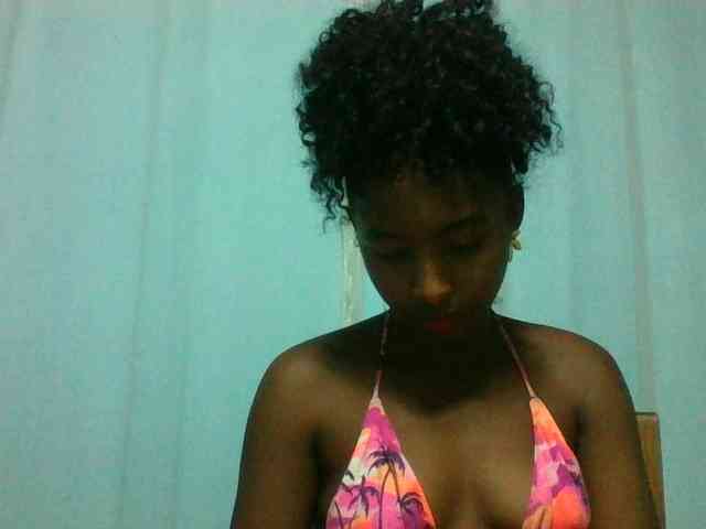 Orzia12 Live Webcam on BongaCams