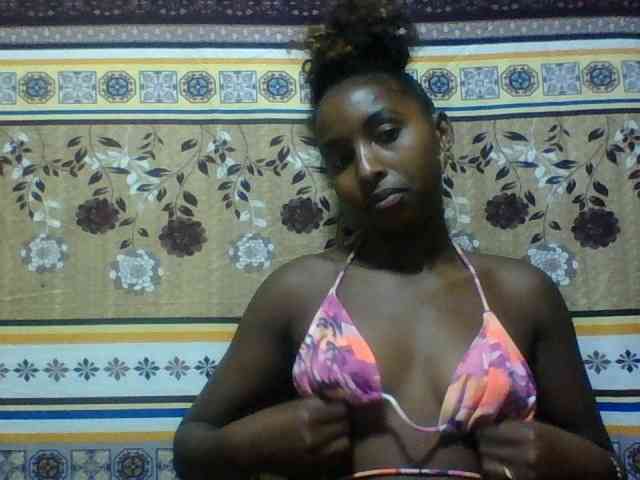 Orzia12 Live Webcam on BongaCams