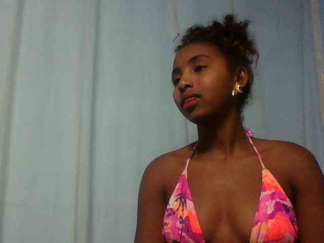 Orzia12 Live Webcam on BongaCams