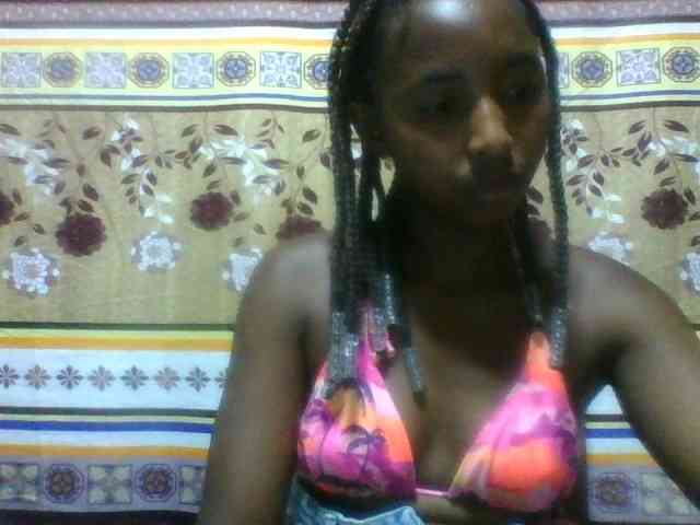 Orzia12 Live Webcam on BongaCams