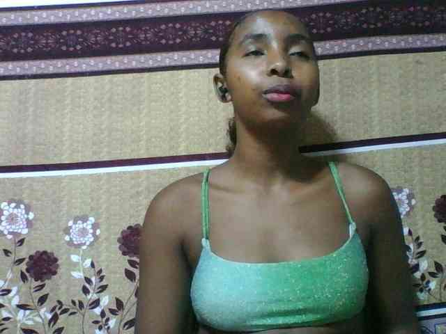 Orzia12 Live Webcam on BongaCams