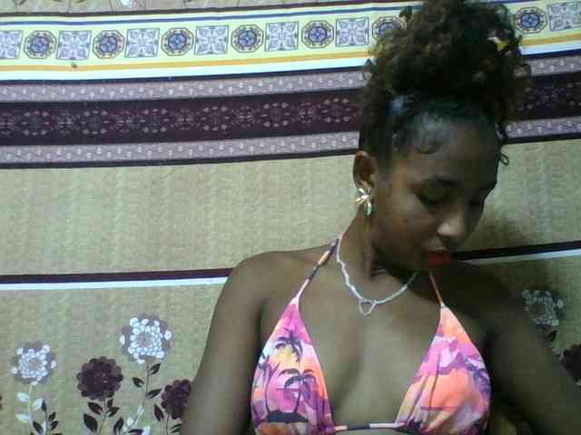 Orzia12 Live Webcam on BongaCams