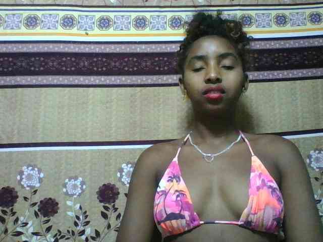 Orzia12 Live Webcam on BongaCams