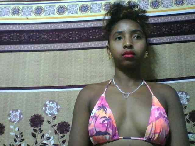 Orzia12 Live Webcam on BongaCams