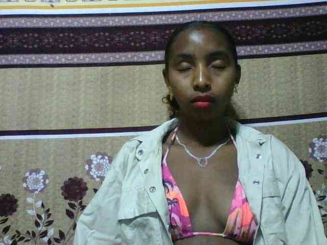 Orzia12 Live Webcam on BongaCams