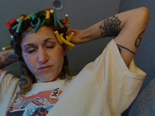 high-lavie's BongaCams show and profile