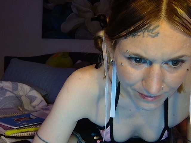 high-lavie's BongaCams show and profile