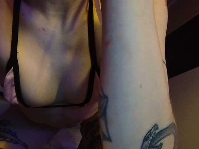 high-lavie's BongaCams show and profile