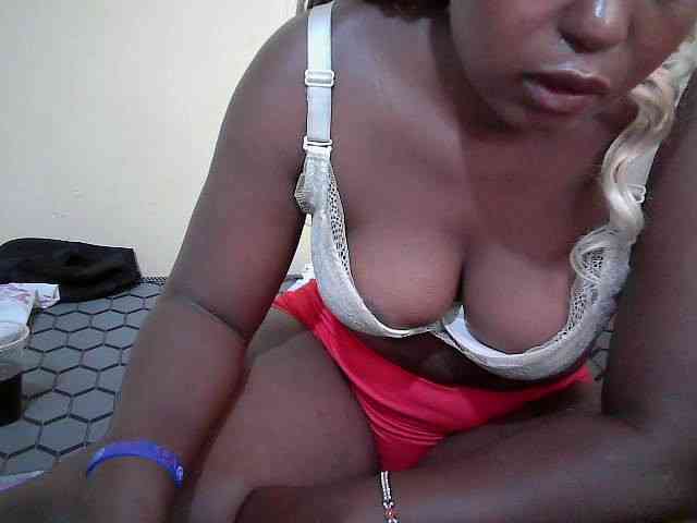 Curvydoll2 webcam