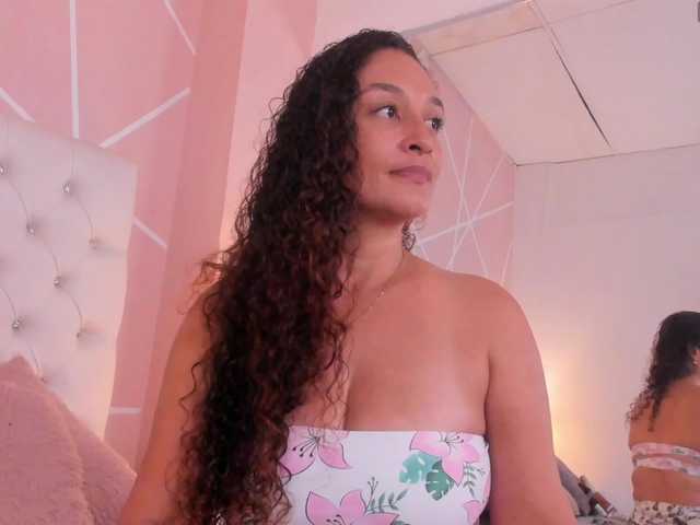 Rosalinda-77's BongaCams show and profile