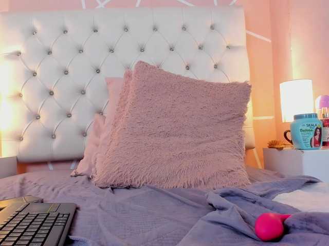 Rosalinda-77's BongaCams show and profile