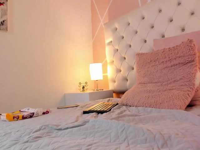 Rosalinda-77's BongaCams show and profile