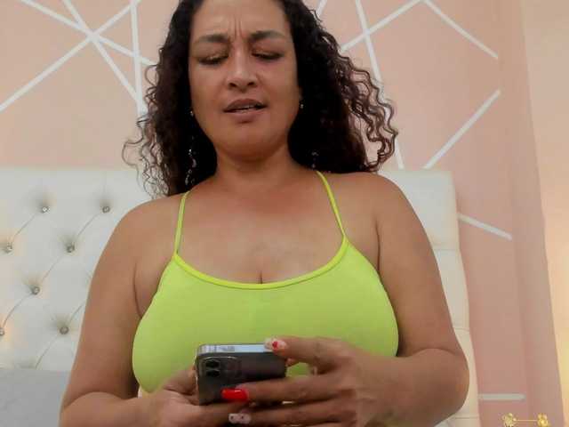 Rosalinda-77's BongaCams show and profile