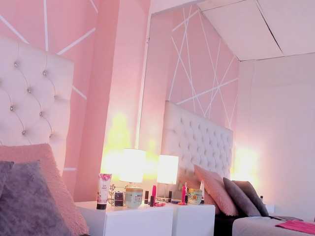 Rosalinda-77's BongaCams show and profile