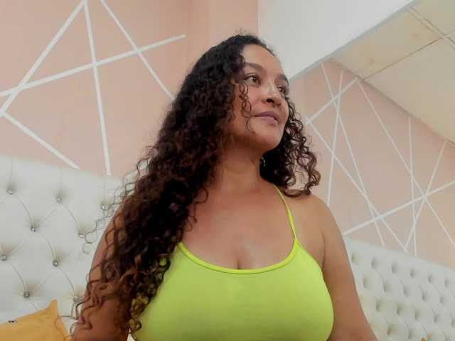 Rosalinda-77's BongaCams show and profile