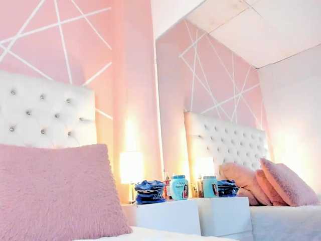 Rosalinda-77's BongaCams show and profile