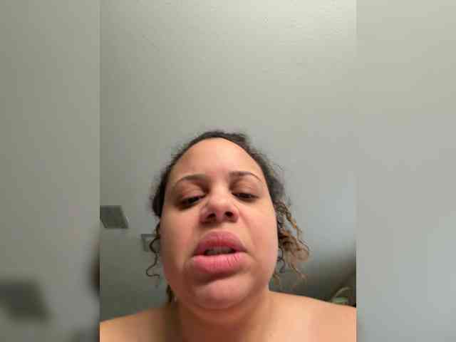 MsCinnamonSpice webcam