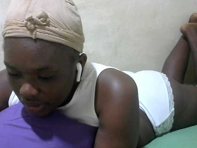 le modèle Mellanin est en webcam porno dans un show sur le site bongacams, il possède les tags suivants: Ebony,Brunette,Trimmed