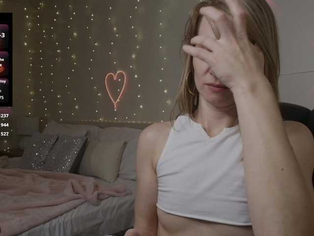 Kissmeexxx's BongaCams show and profile