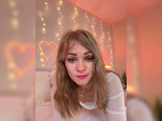 Kissmeexxx's BongaCams show and profile