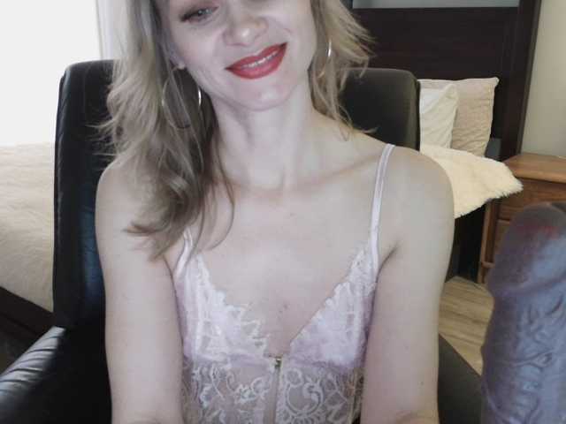 Kissmeexxx's BongaCams show and profile