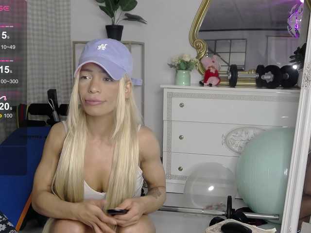 le modèle SarahRaiynex est en webcam porno dans un show sur le site bongacams, il possède les tags suivants: White/Caucasian,Blonde,Trimmed