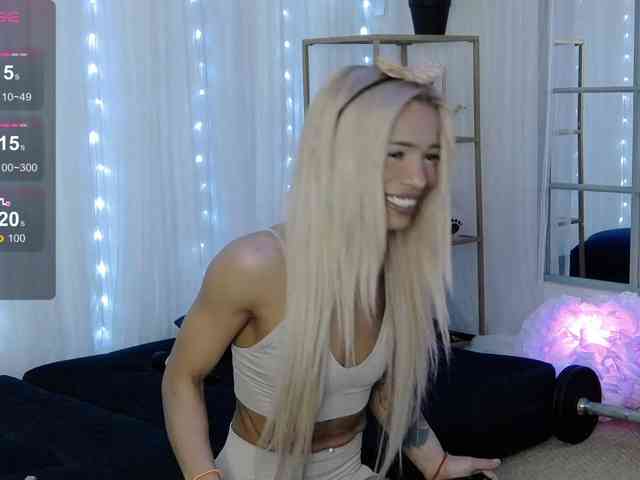 SarahRaiynex webcam