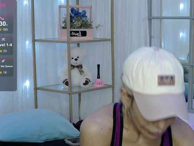 SarahRaiynex webcam