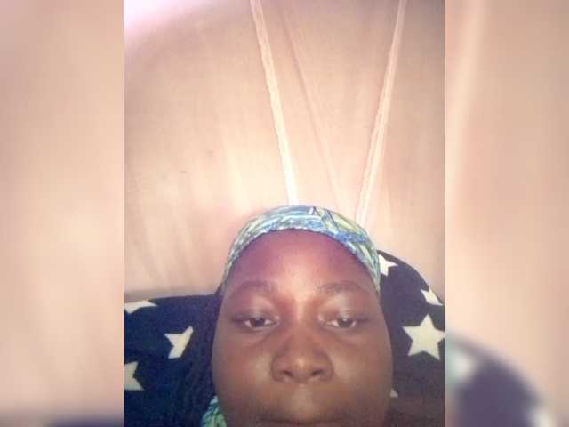 Prettylorah – webcam model profile photo