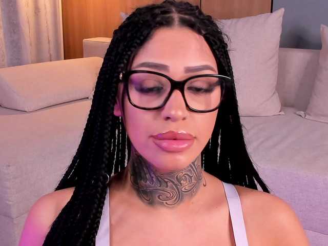 KiraNoire's BongaCams show and profile