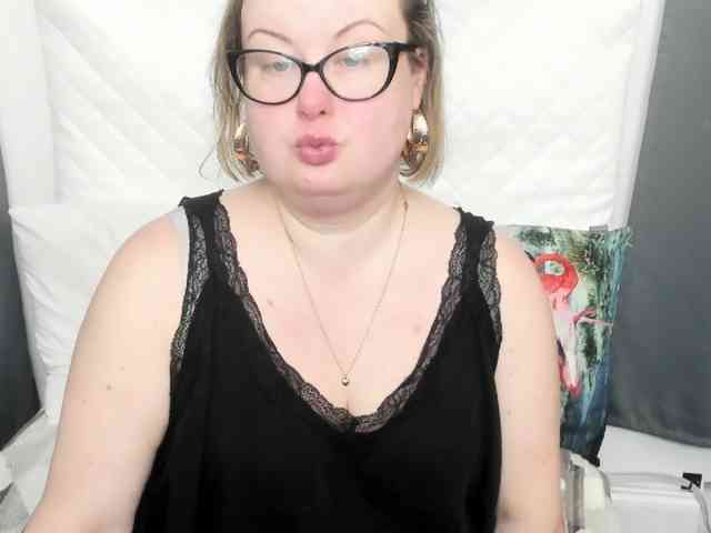 BonnieFlirt webcam