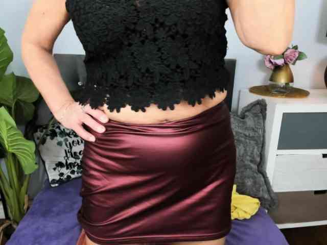 CrystalWomenX webcam