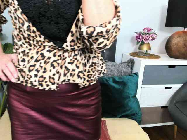 CrystalWomenX Live Webcam on BongaCams