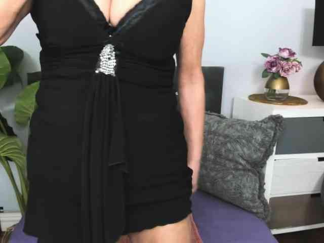 CrystalWomenX webcam