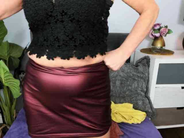 CrystalWomenX webcam